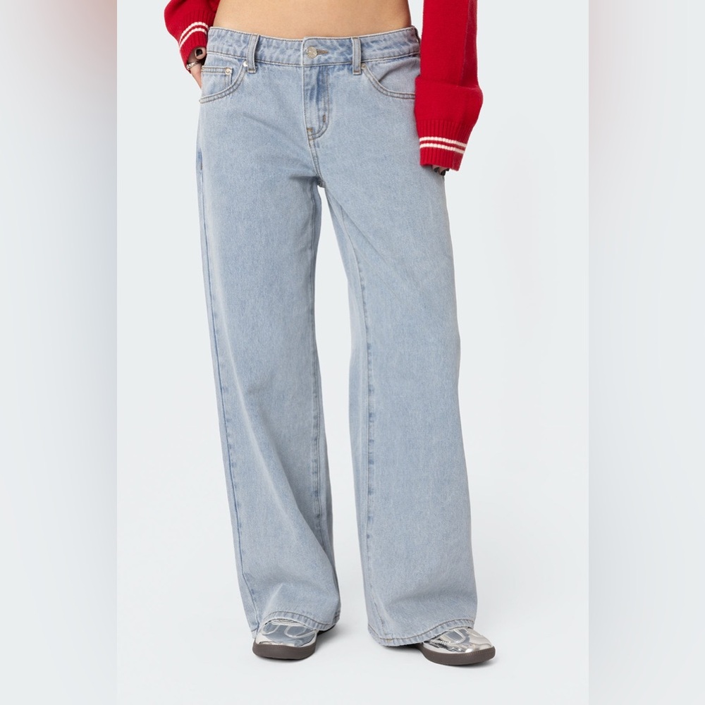 Edikted Petite Raelynn Washed Low Rise Jeans